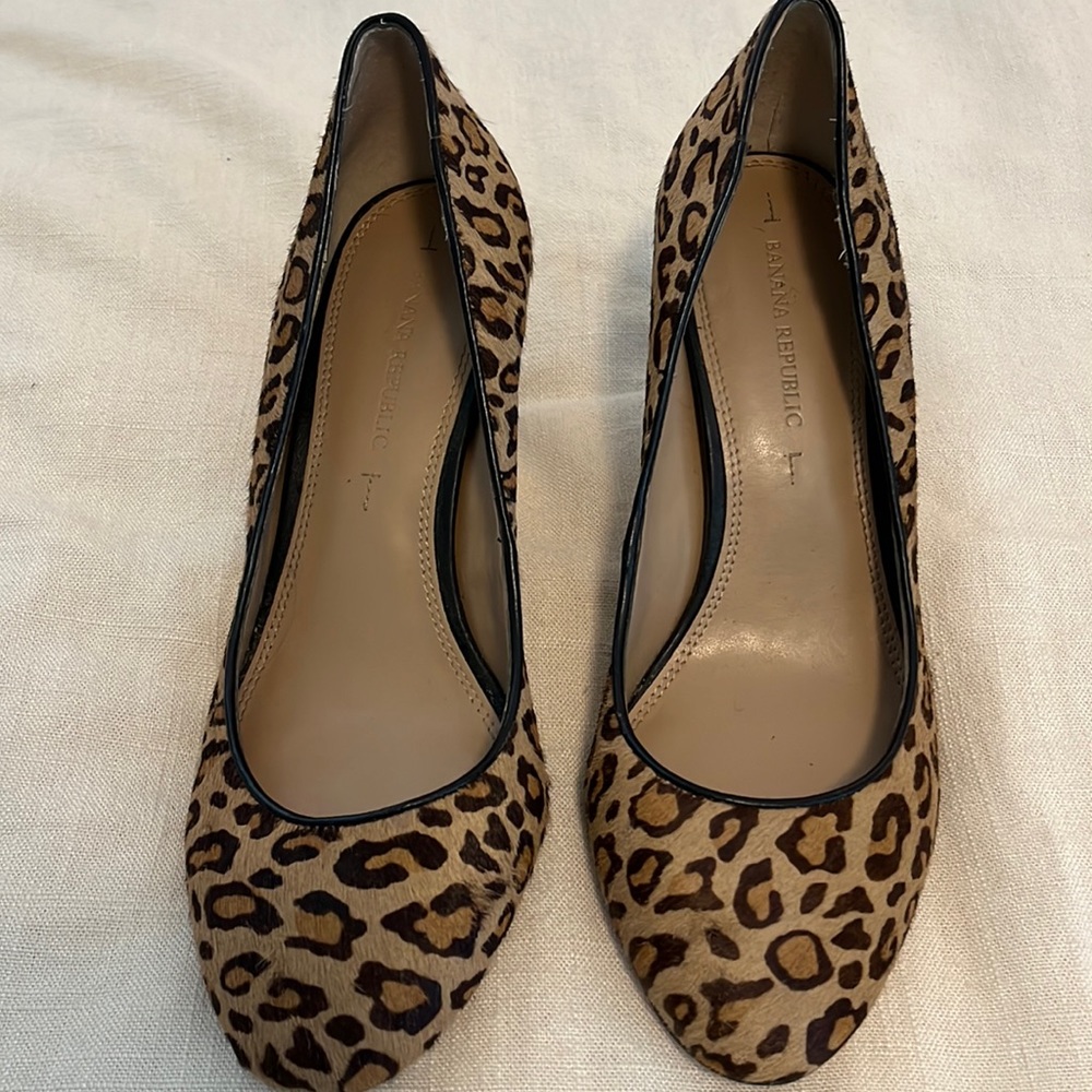 Banana Republic leopard heels size 8